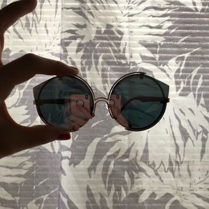 Full mirrored cat eyed sunglass✈️